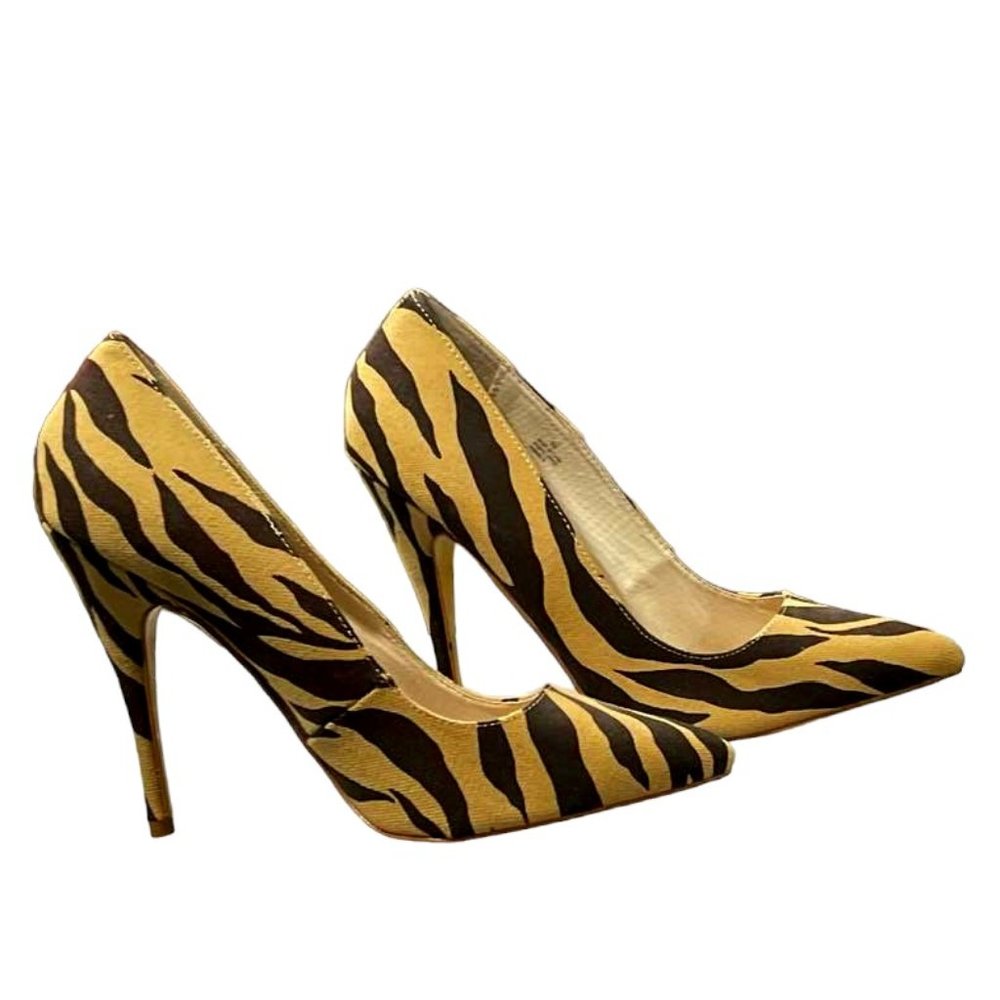 Boston Proper Zebra Print Fabric Upper Pumps Shoes - size 9.5